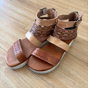 The Bed Stu Artemia Leather Banded Platform Sandals Brown Women’s Size 7.5